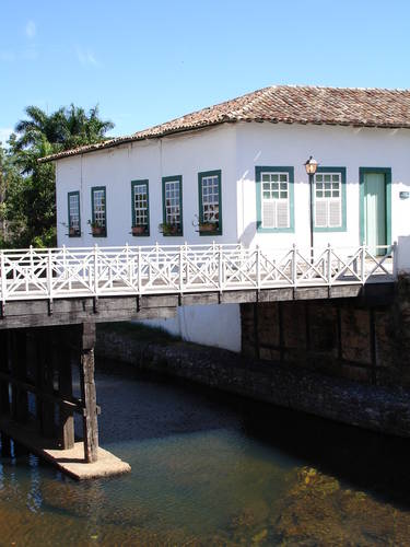 fiumeCasaDaPonte Casa da Ponte, por Fiume, julho 2005