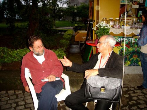 Manoel em diálogo com o escritor Eric Nepomuceno,  tradutor vários autores hispano-americanos