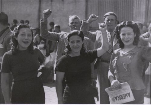 7.Grupo de mulheres que viajaram no Winnipeg. Naquele momento, Chile necessitava de mão de obra e a maioria dos passageiros do Winnipeg, por pedido expresso do presidente Aguirre Cerda, eram trabalhadores especializados, não intelectuais. (Foto: Biblioteca Nacional do Chile). 