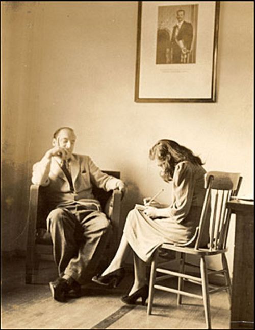 3.Pablo Neruda no Chile. A situação dos exiliados preocupou desde o início o poeta chileno, que se converteria em Cônsul Especial para a Emigração Espanhola e que já havia sido cônsul em Barcelona e Madrí. (Foto: Fundação Pablo Neruda).